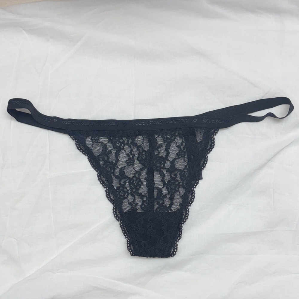 NWOT Victoria's Secret Black Lace V String